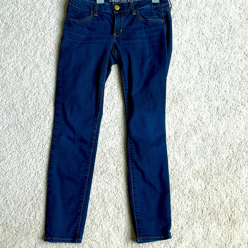 American Eagle size 8 super stretch. Excellent condition. Barely worn.